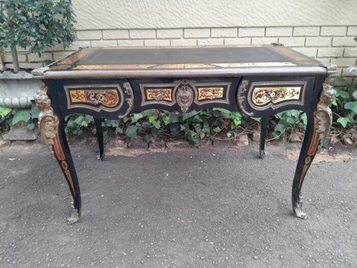 A French Style Louis XV Boulle Bureau Plat Writing Desk with Ormolu Mounts and Leather Top with Gilt Edging and Tooling