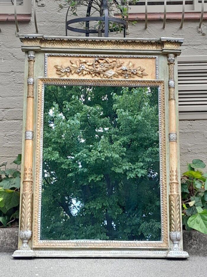 A 20th Century French Style Carved Giltwood Mirror