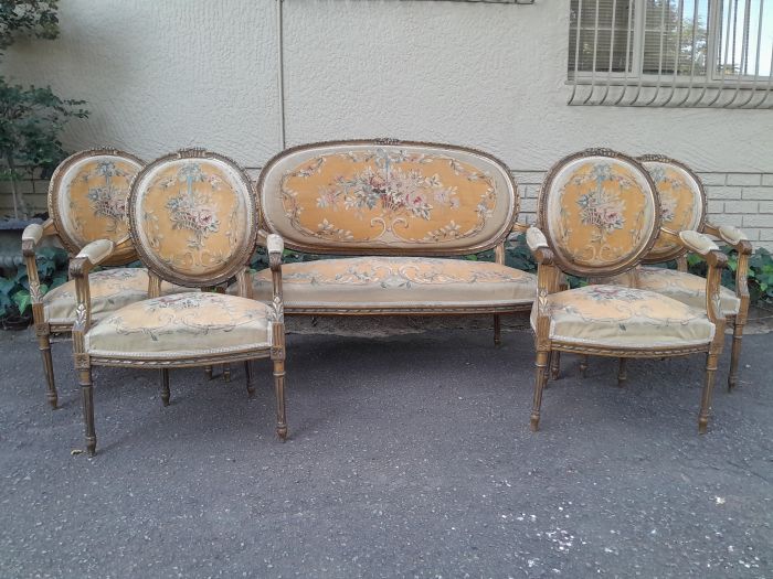 A 19th Century Antique French Giltwood Set Comprising a Settee and Four Medallion Armchairs upholstered in Handwoven Aubusson Fabric Provenance; Castle Snellengem Belgium