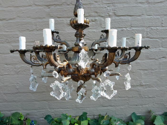 A 20th Century French Style Antique Brass and Crystal Twelve Light Chandelier - Image 5