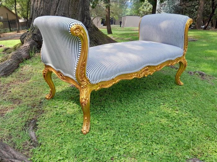 A 20th Century French Style Ornately Carved And Hand Gilded Baroque Window Seat / Bench - Image 4