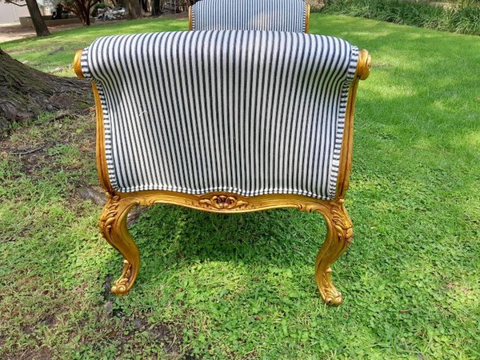 A 20th Century French Style Ornately Carved And Hand Gilded Baroque Window Seat / Bench - Image 5