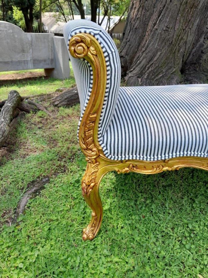 A 20th Century French Style Ornately Carved And Hand Gilded Baroque Window Seat / Bench - Image 6