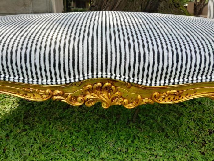 A 20th Century French Style Ornately Carved And Hand Gilded Baroque Window Seat / Bench - Image 7