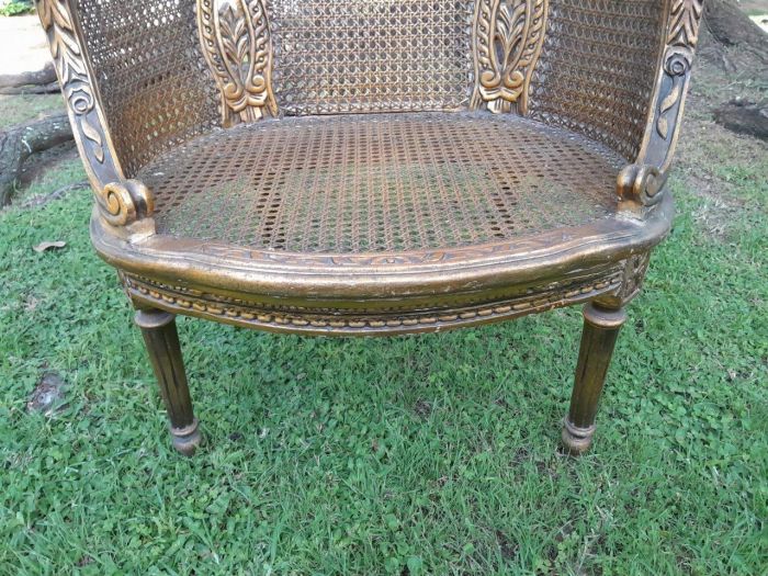 A French Louis XVI Style Pair Of Carved And Giltwood Rattan Bergere Chairs - Image 6