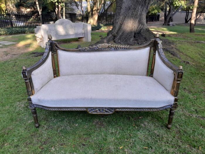 A 20th Century French Style Set of  A Pair of Armchairs and a Settee - Image 5