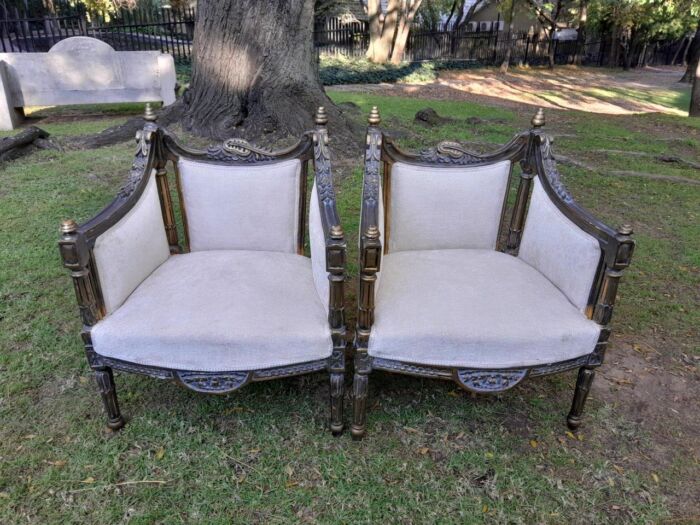 A 20th Century French Style Set of  A Pair of Armchairs and a Settee - Image 8