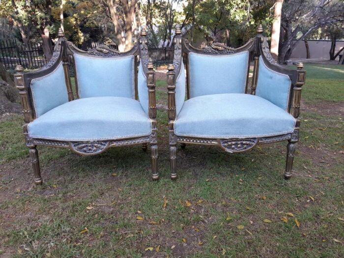 A 20th Century French Style Set of  A Pair of Armchairs and a Settee - Image 14