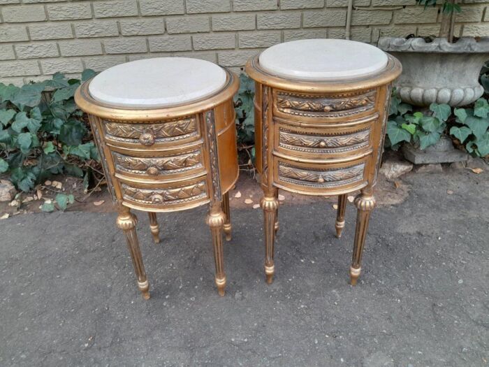 A Pair Of French Style Hand-Gilded Round Pedestals / Side Tables With Drawers And Cream Marble Tops - Image 3