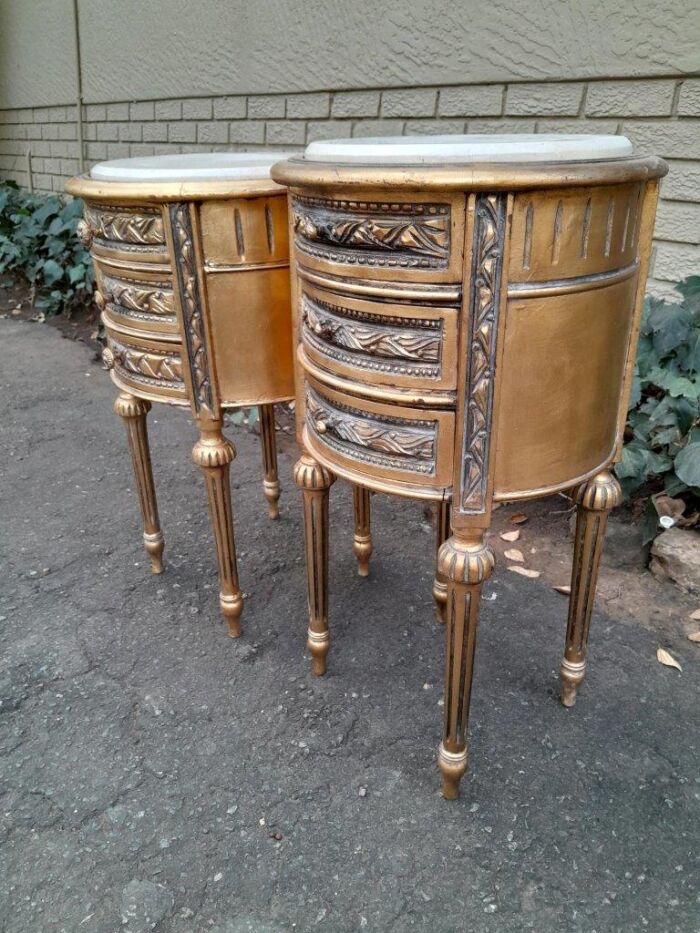 A Pair Of French Style Hand-Gilded Round Pedestals / Side Tables With Drawers And Cream Marble Tops - Image 5