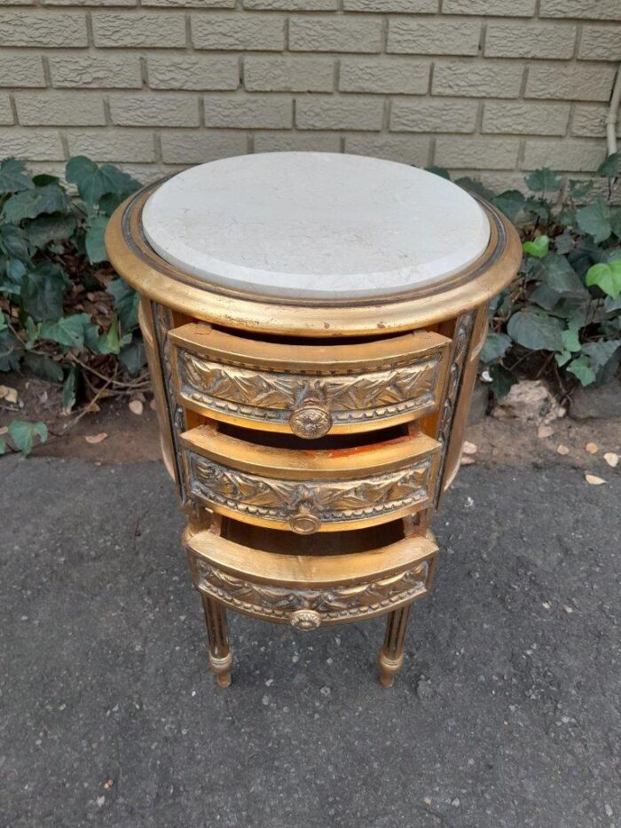 A Pair Of French Style Hand-Gilded Round Pedestals / Side Tables With Drawers And Cream Marble Tops - Image 7