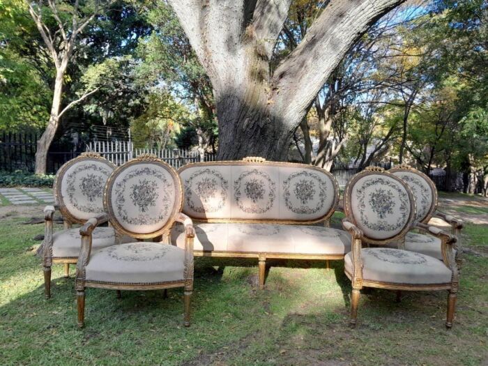 A 20th Century French Louis XVI Style Set of a Carved and Gilded Settee and Four Armchairs with Tapestry Fabric Settee - Image 3