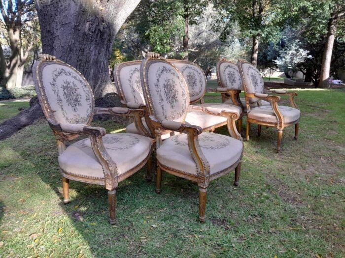 A 20th Century French Louis XVI Style Set of a Carved and Gilded Settee and Four Armchairs with Tapestry Fabric Settee - Image 4