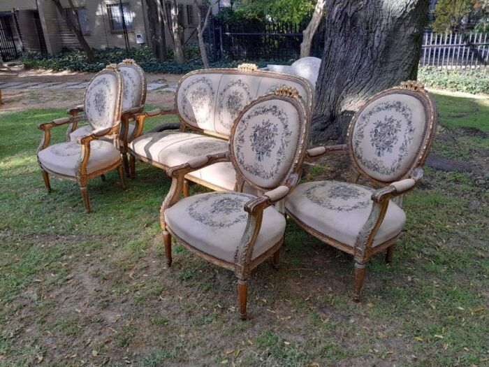 A 20th Century French Louis XVI Style Set of a Carved and Gilded Settee and Four Armchairs with Tapestry Fabric Settee - Image 6