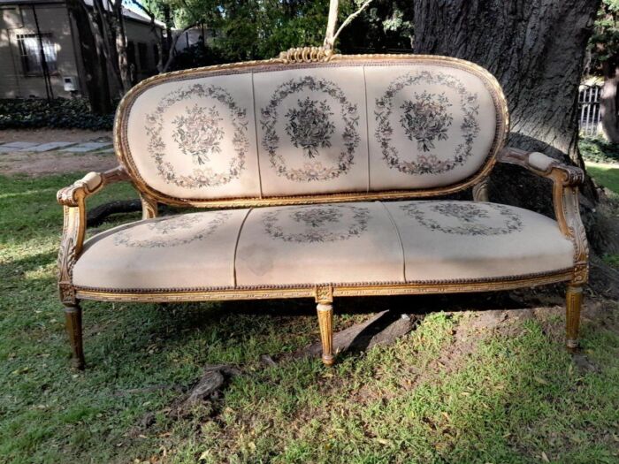 A 20th Century French Louis XVI Style Set of a Carved and Gilded Settee and Four Armchairs with Tapestry Fabric Settee - Image 9