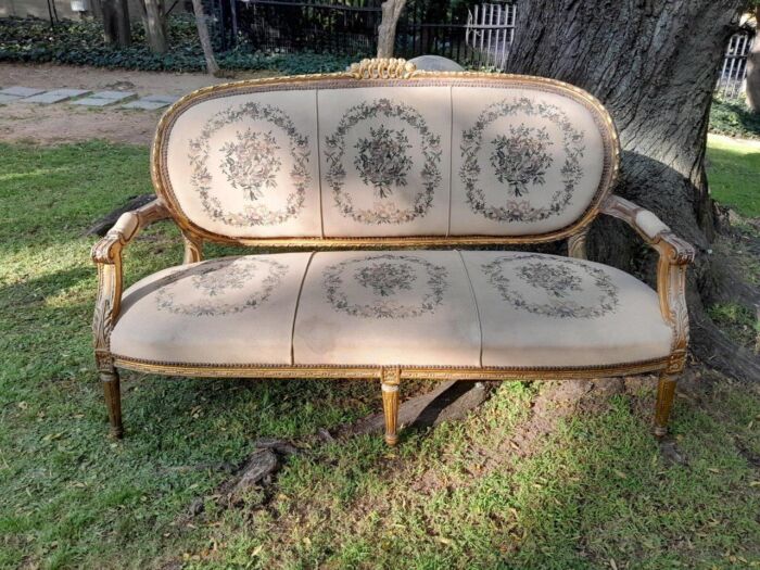 A 20th Century French Louis XVI Style Set of a Carved and Gilded Settee and Four Armchairs with Tapestry Fabric Settee - Image 10