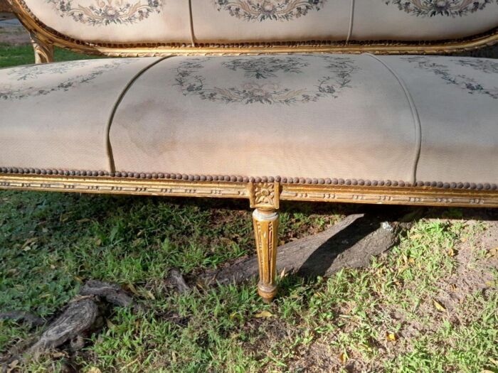 A 20th Century French Louis XVI Style Set of a Carved and Gilded Settee and Four Armchairs with Tapestry Fabric Settee - Image 12