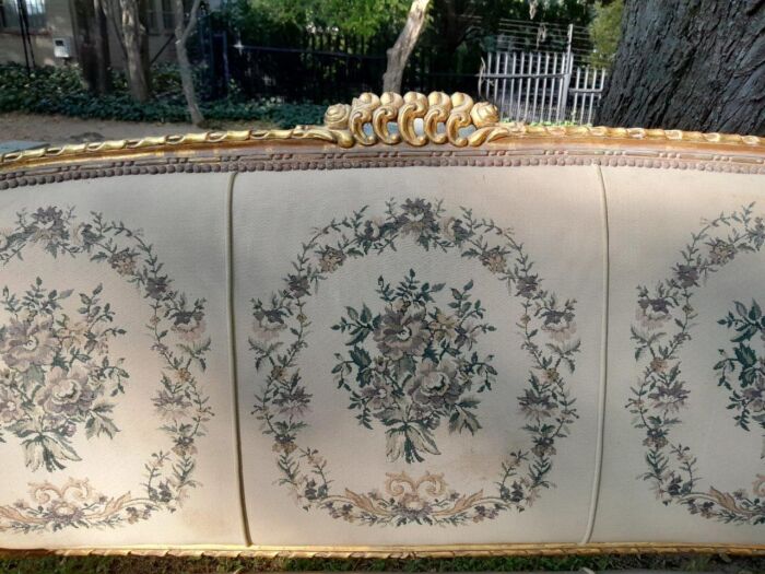 A 20th Century French Louis XVI Style Set of a Carved and Gilded Settee and Four Armchairs with Tapestry Fabric Settee - Image 14