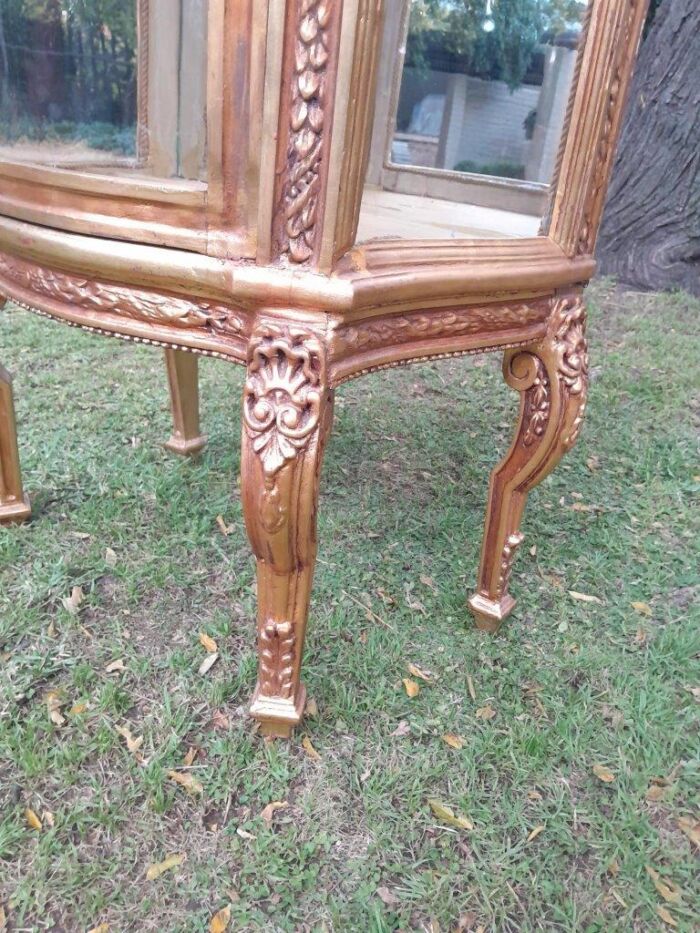 A Pair of 20th Century French Style Pair Carved & Gilded Display Cabinets  / Vitrines - Image 11