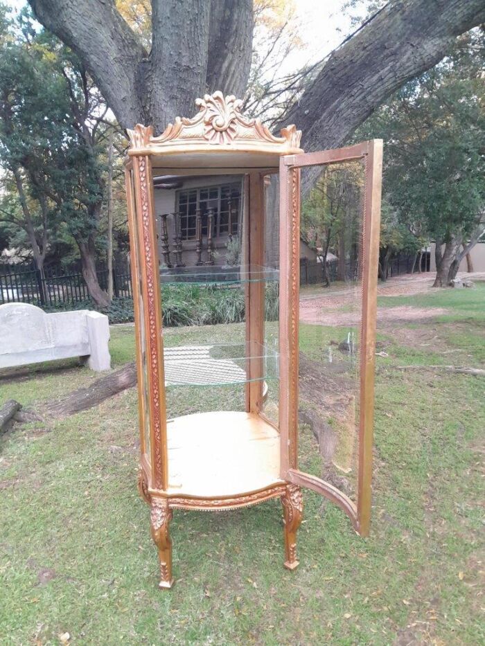 A Pair of 20th Century French Style Pair Carved & Gilded Display Cabinets  / Vitrines - Image 13