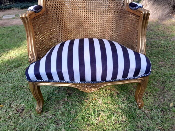 A Pair of 20th Century French Style Gilt Wood Arm Chairs with Rattan Back - Image 6