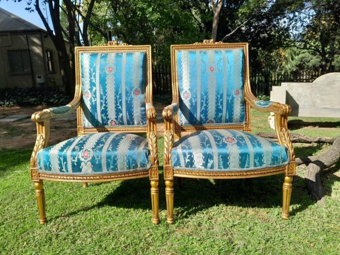 A 20th Century French Style Pair of Gilt Wood Arm Chairs - Image 2