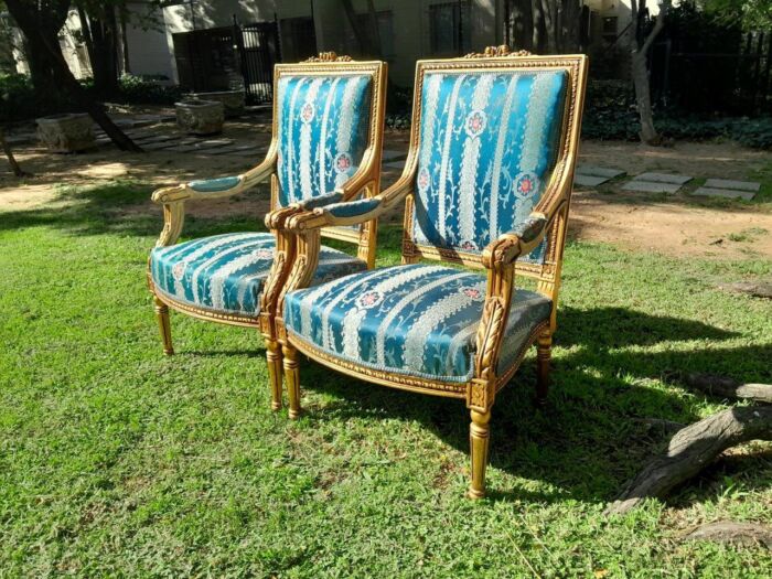 A 20th Century French Style Pair of Gilt Wood Arm Chairs - Image 3