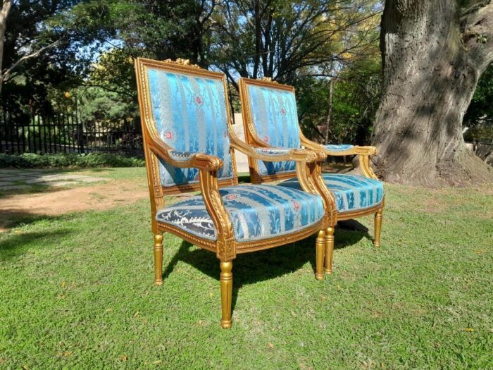 A 20th Century French Style Pair of Gilt Wood Arm Chairs - Image 4