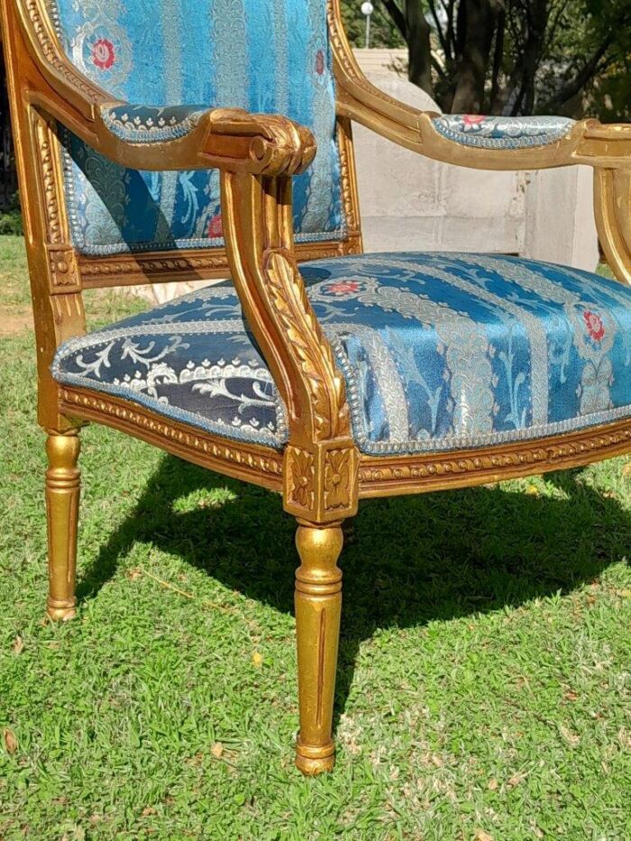 A 20th Century French Style Pair of Gilt Wood Arm Chairs - Image 7