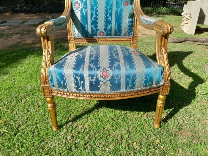 A 20th Century French Style Pair of Gilt Wood Arm Chairs - Image 8