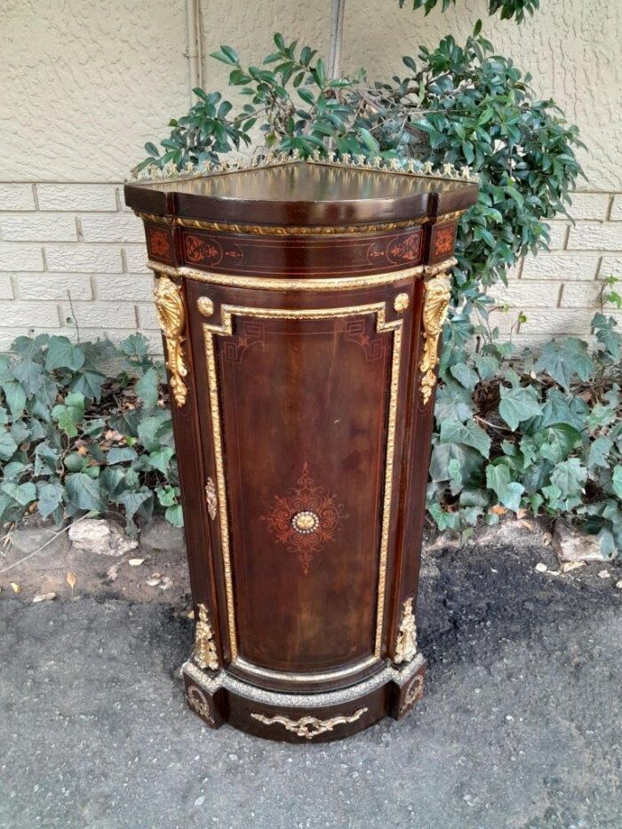 An Early 20thC French Style Mahogany Cabinet with Gilt Mounts, Gallery and Inlay - Image 3