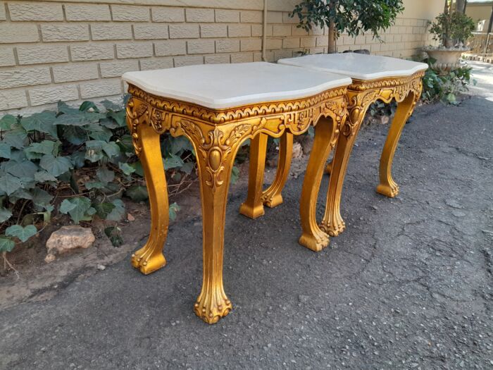 A Pair of 20th century French Style Giltwood Side Tables with Cream Galala Marble Tops - Image 6