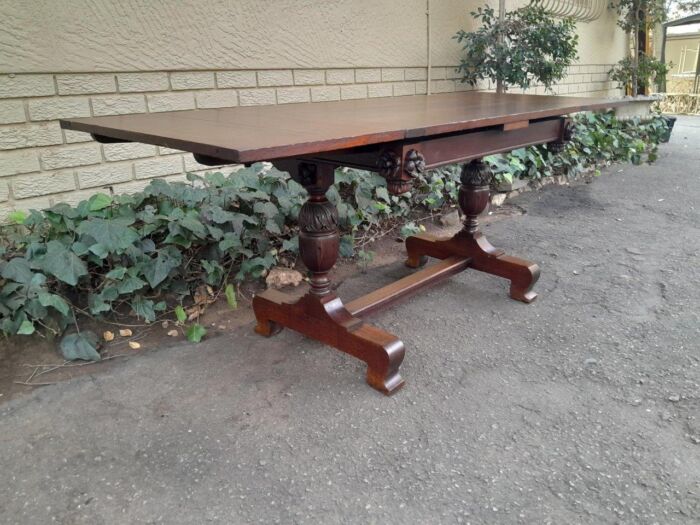 An Antique Edwardian Oak Dining Table With Two Extension Leaves - Image 4