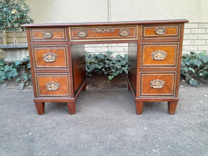 An Early 20th Century French Walnut And Gilt Mounted Desk - Image 2