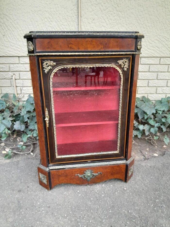 A 20th Century Victorian Mahogany And Ebonised Vitrine / Display Cabinet With Brass Mounts