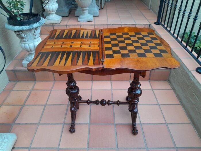 A Late 19th / Early 20th Century Victorian Burr Walnut Chess / Games Table ND - Image 4