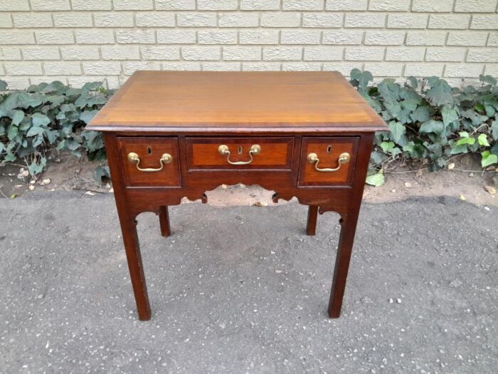 An 18th/ 19th Century Georgian Oak and Mahogany Lowboy with Drawers and Brass Handles - Image 2