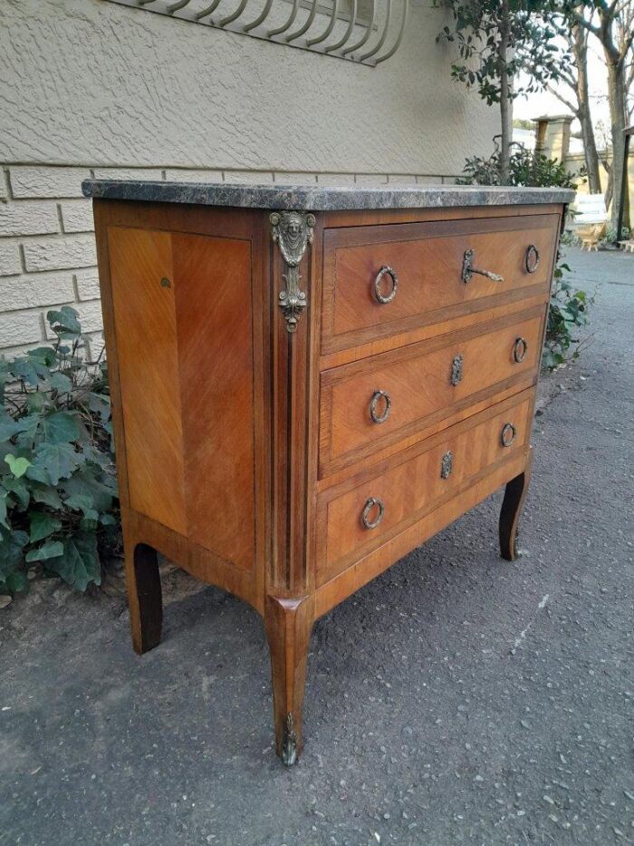 An Antique Kingswood and Gilt Metal Mounted Chest of Drawers with Marble Top - Image 4