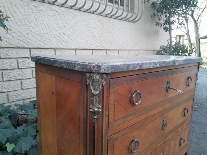 An Antique Kingswood and Gilt Metal Mounted Chest of Drawers with Marble Top - Image 6