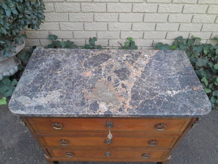 An Antique Kingswood and Gilt Metal Mounted Chest of Drawers with Marble Top - Image 10