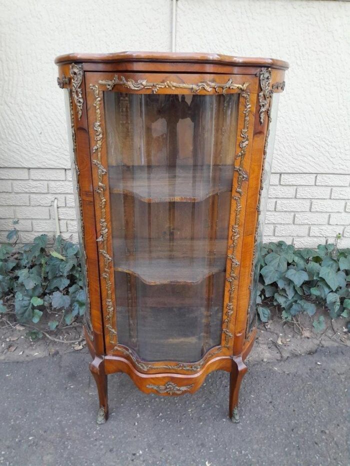 A 20th Century French Mahogany Vitrine With Gilded Metal Embellishments - Image 2