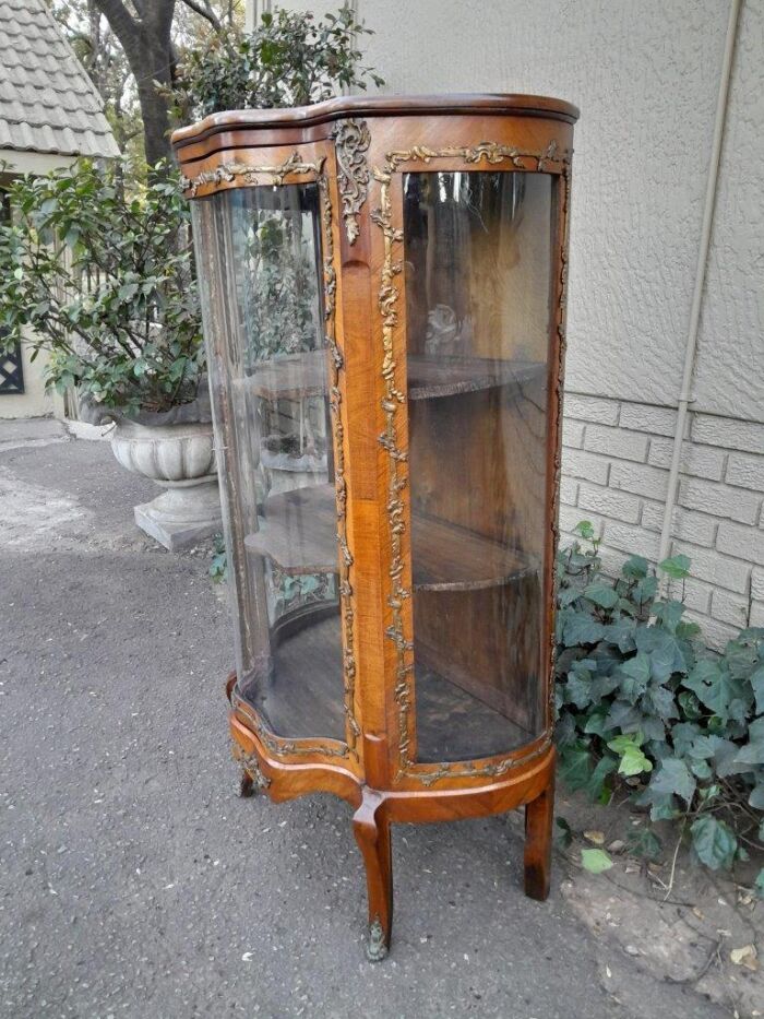 A 20th Century French Mahogany Vitrine With Gilded Metal Embellishments - Image 5