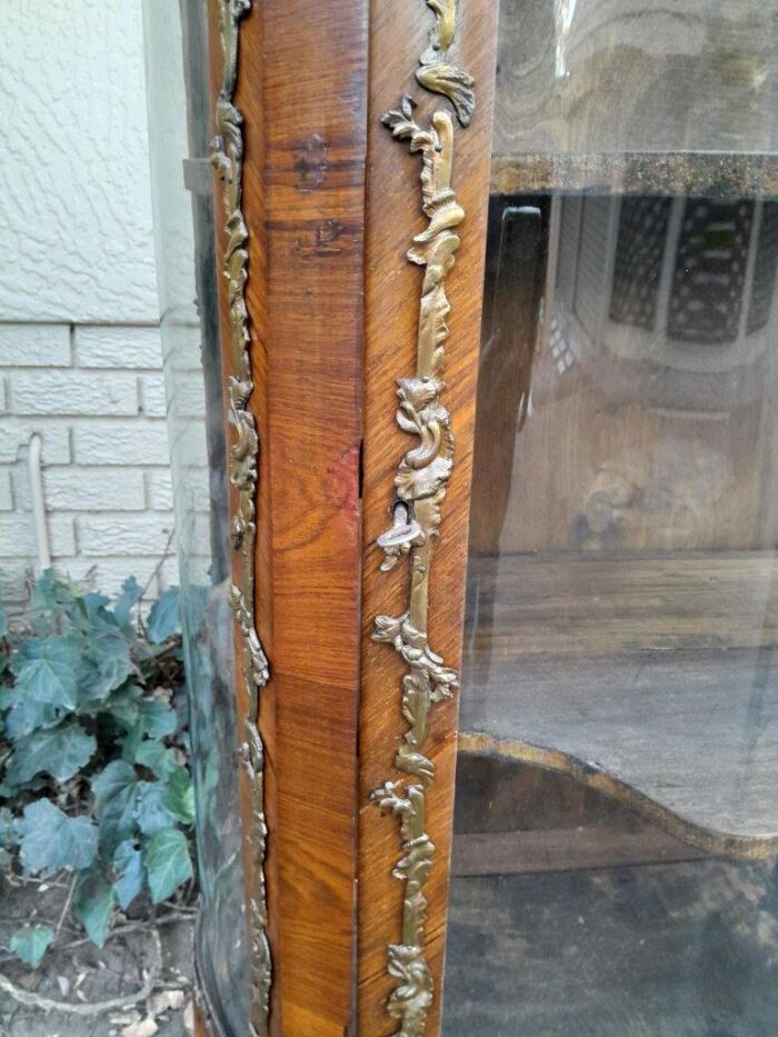 A 20th Century French Mahogany Vitrine With Gilded Metal Embellishments - Image 11