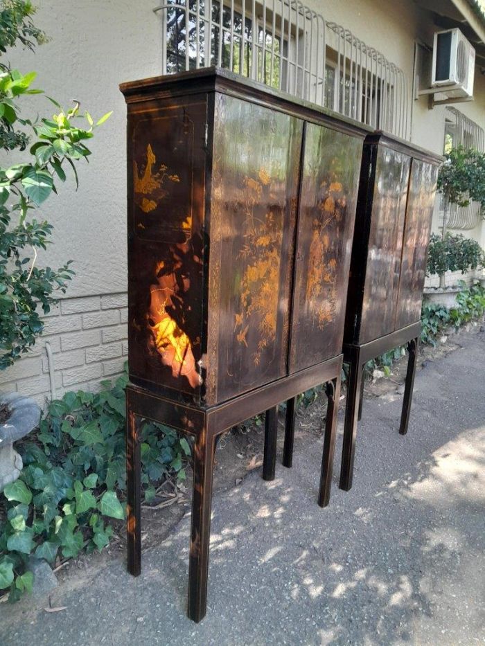 An 18th  / 19th Century Pair of English Chinoiserie Cabinets on Stands - Image 3