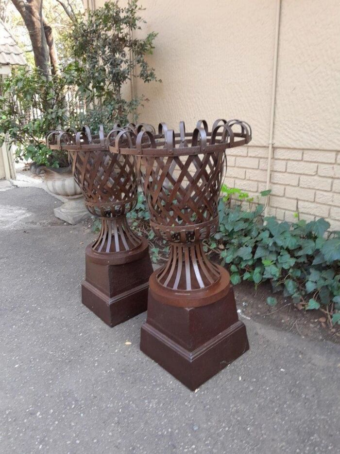 A 20th Century Pair of Decorative Wrought Iron Urns on Plinths - Image 4