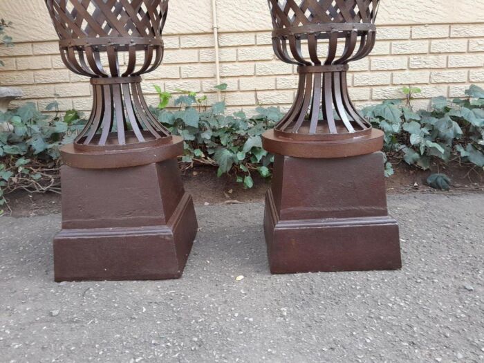 A 20th Century Pair of Decorative Wrought Iron Urns on Plinths - Image 6