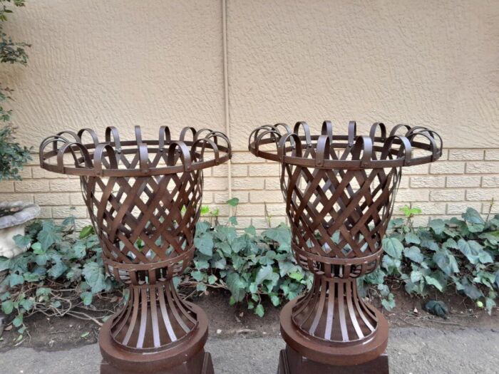 A 20th Century Pair of Decorative Wrought Iron Urns on Plinths - Image 7