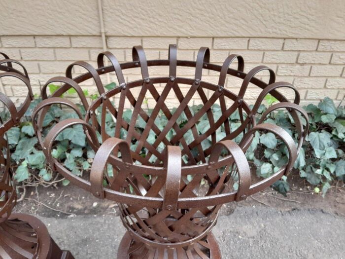 A 20th Century Pair of Decorative Wrought Iron Urns on Plinths - Image 9