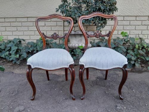 A 19th Century Circa 1880s Pair Of Victorian Mahogany Bustle Back Chairs