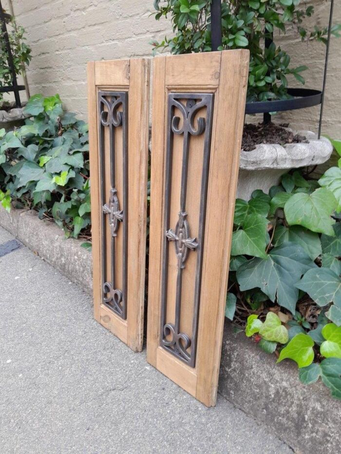 A 20th Century Pair of French Decorative Bevelled Wooden Wall Panels with Wrought Iron Design Elements In a Contemporary Bleached Finish (For Either Side of a Mirror) - Image 4